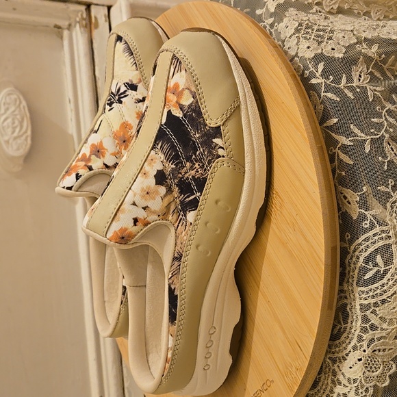 NWOT Easy Spirit leather, foam and floral canvas clogs Sz 6M ⭐️ - Picture 3 of 6